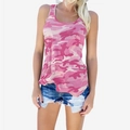 Détail d'un débardeur de sport camouflage rose pour femmes avec motifs colorés - S / Rose