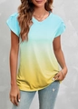 Dames T-shirt met V-hals en tie-dye kleurverloop in blauw groen en geel dessin - S / Hemelsblauw
