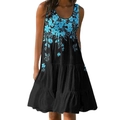 Detalle de vestido de verano sin mangas con estampado floral azul y dobladillo de volantes - Flores Azules sobre Negro