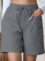 Dettaglio dei pantaloncini in lino grigio con vita alta elastica e ampie tasche frontali - Taglia S / Pantaloni e gonne / Grigio