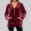 Détail de la texture velours de ce sweat à capuche bordeaux avec demi-fermeture - S / Hauts / Bordeaux