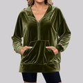 Détail du sweat à capuche velours vert olive avec poche kangourou et col en V demi-zippé - S / Hauts / Vert