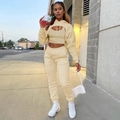Ensemble décontracté trois pièces crème pour femme avec sweat à capuche, haut et pantalon - S / Ensemble / Abricot