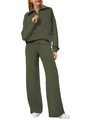 Dettaglio del set lounge verde oliva con felpa a mezza zip e pantaloni a gamba larga - Verde militare
