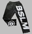 Detailansicht von BSLM-Patch und Sternstickerei auf schwarzer Streetwear-Hose - XS / Schwarze Hose