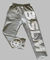 Detail der grauen Jogginghose mit rohen Buchstaben-Patchwork und Sternstickerei - XS / Graue Hose