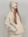 Gedetailleerd zijaanzicht van beige oversized hoodie met geïntegreerd oogmasker in de kap - S / Tops / Abrikoos