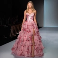 Elegantes trägerloses Maxikleid mit Blumenmuster, Korsett-Taille und hohem Beinschlitz - XS / Kleider / Rosa Floral