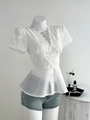 Weiße Kurzarm-Bluse mit V-Ausschnitt, Blumenbestickung und Schößchen-Saum - S / Weiß