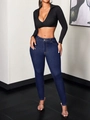 Detailansicht der dunkelblauen High-Waist Skinny Jeans aus elastischem Denim-Stoff - S / Blau