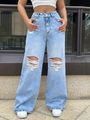 Lichtblauwe high-waisted wide-leg damesjeans met gescheurde details en een street-style look - XS / Blauw