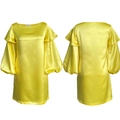 Detailansicht des gelben Satinstoffs und der Puffärmel mit Rüschen an diesem Kleid - S / Gelb