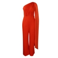 Detailansicht des roten One-Shoulder-Jumpsuits mit bodenlangem Cape-Ärmel und weitem Bein - S / Orangerot