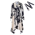 Vestido camisero floral para mujer con manga larga, dobladillo irregular y cinturón - S / Negro