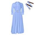 Detail von hellblauem Plissee-Maxikleid mit elegantem V-Ausschnitt und Goldgürtel - S / Hellblau