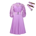 Detalle del vestido de encaje lavanda con falda plisada y accesorio de cinturón a juego - S / Estilo Manga Linterna Encaje Hueco (C8595) / Violeta Claro