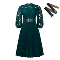 Detalle del vestido verde oscuro que muestra el encaje floral y la tela de la falda plisada - S / Estilo Patchwork de Encaje Hueco (C8595) / verde oscuro
