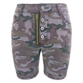 Nahaufnahme von Camouflage-Denim-Shorts mit vier Metallknöpfen und fixiertem Saumdetail - S / Rot