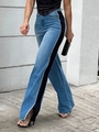Détail d'un jean large à taille haute avec panneaux contrastés et ourlet fendu effiloché - L / Bleu