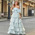 Lichtblauwe gebloemde maxi-jurk met pofmouwen en off-shoulder ruches bij de halslijn - S / Lichtblauw