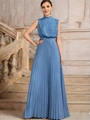Elegante mouwloze blauwe geplooide maxi-jurk met pailletten lijfje en hoge taille - S / Lichtblauw