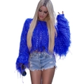 Détail d'un pull en maille bleu roi avec paillettes argentées et texture mohair - Bleu
