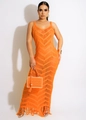 Details zur orangefarbenen Häkeltextur und dem Fransensaum am Sommer-Strandkleid - S / Orange
