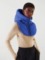 Détail du plastron matelassé à capuche avec fermeture éclair et cordon de serrage bleu marine - Bleu