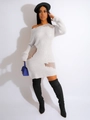 Vestido corto de punto blanco con detalles calados, hombro descubierto y manga larga - S / Blanco