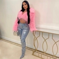 Schicke rosa Webpelz Kurzjacke kombiniert mit Metallic Hose und Strassstiefeln - Rosa