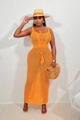 Détail d'une robe de plage en maille orange avec cordon de serrage et pompons à la taille - S / Orange