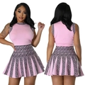 Set in maglia rosa due pezzi con motivi greci su top smanicato e gonna a pieghe - S / Rosa
