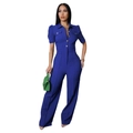 Mono azul real de manga corta con bolsillos cargo y cuello camisero en modelo - S / Azul