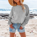 Foto exterior de una sudadera gris oversize con cuello redondo y puños acanalados - S / Gris