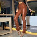 Vue détaillée du pantalon en similicuir marron café à taille haute avec plis et fentes - S / Marron