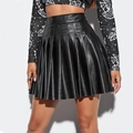 Minigonna a pieghe in pelle PU nera da donna con vita alta e design svasato lucido - S / Nero