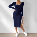 Eng anliegendes marineblaues Strickkleid mit langen Ärmeln und Seitenschlitz - XS / Königsblau
