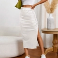Minimalistische witte midi-rok met zijdelingse rimpeling en split voor dames - S / Wit