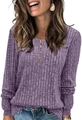 Dettaglio della maglia Henley viola a costine con abbottonatura in legno a 5 bottoni - Viola
