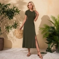 Vestido largo ajustado verde oliva con cuello redondo y abertura lateral para el verano - S / verde oliva