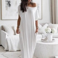 Robe maxi blanche minimaliste pour femme avec manches courtes et poches latérales - S / Hauts / Blanc
