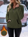 Detail van olijfgroene fleece trui met halve rits en een warme kangoeroezak erop - S / Legergroen