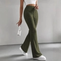 Pantaloni a zampa in maglia a costine verde oliva a vita alta con vestibilità aderente - S / verde oliva