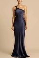 Detailansicht des glatten marineblauen Satinstoffs und des eleganten One-Shoulder-Designs - S / Marineblau