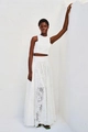 Dettaglio del set bianco a due pezzi con crop top e gonna maxi in pizzo sangallo - Set White G280 #1 / Taglia S