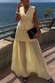 Dettaglio completo giallo con gilet in maglia e gonna lunga a pieghe per vacanze - Taglia S / Top E Pantaloni / Albicocca