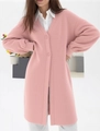 Detailansicht der rosa Strickjacke mit strukturierter Oberfläche und V-Ausschnitt Design - S / Rosa
