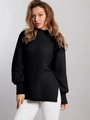 Détail d'un pull en maille noire avec col montant et ourlet fendu sur les côtés - S / Noir