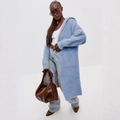 Cardigan lungo azzurro con cappuccio in morbida ecopelliccia di visone con tasche - S / Azzurro