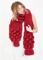 Sciarpa da donna oversize in maglia grossa rossa con trama a pompon fatta a mano - Sciarpa / Borgogna